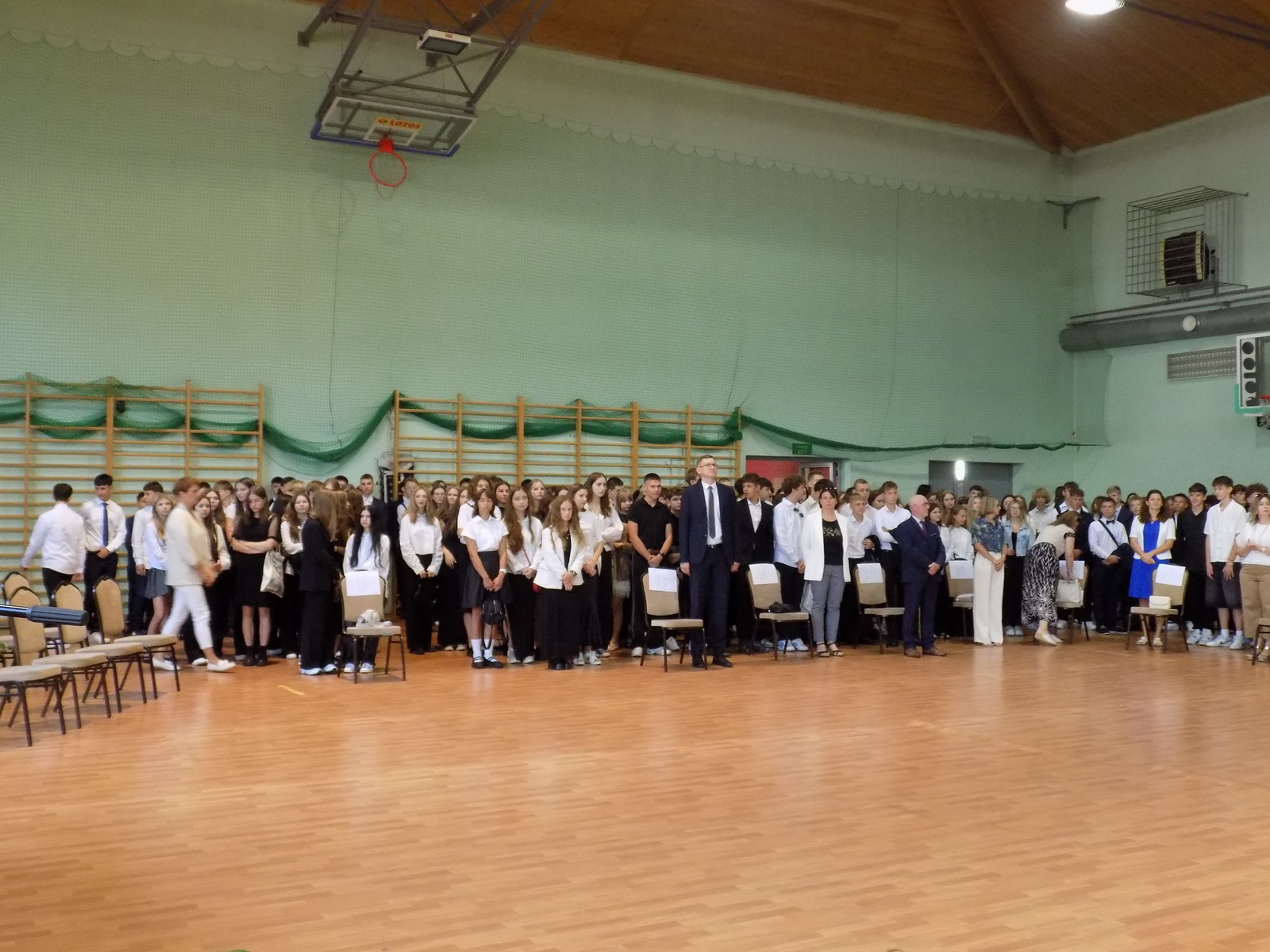 Zdjęcie Rozp roku 2025-2026 (24)7a12e0da-08cc-4824-bf77-c1232a43e3bc.JPG w galerii Uroczyste rozpoczęcie roku szkolnego 2025/2026